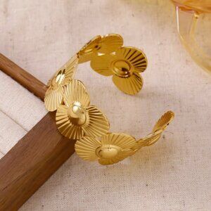 Adjustable Floral Bracelet - Elegant Luxury Flower Clasp Bangle Stainless Steel